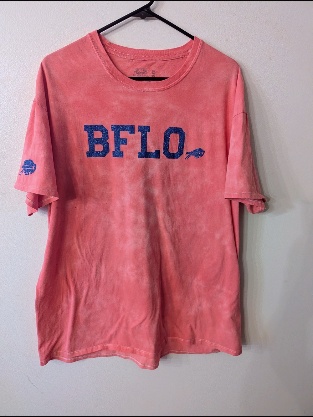 Buffalo Bills BFLO T-Shirt XL Coral Pink Glitter Logo Fruit of the Loom XL